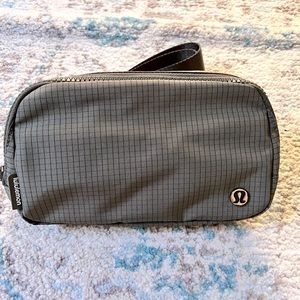 Lululemon belt bag Carob Brown / Black